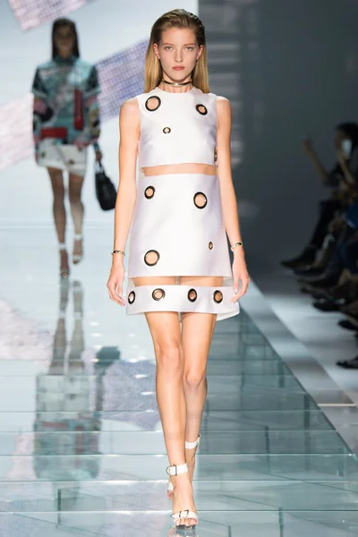 Look 26